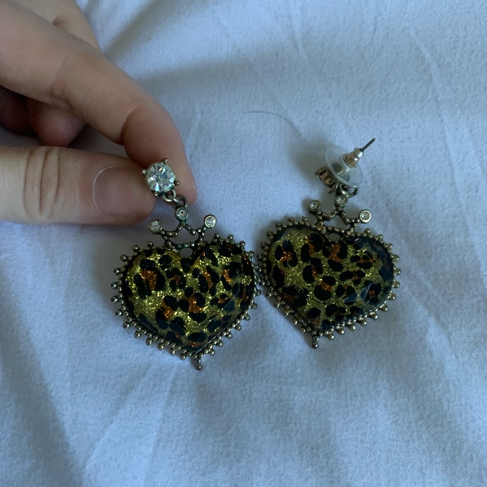 betsey johnson earrings - Picture 2 of 3